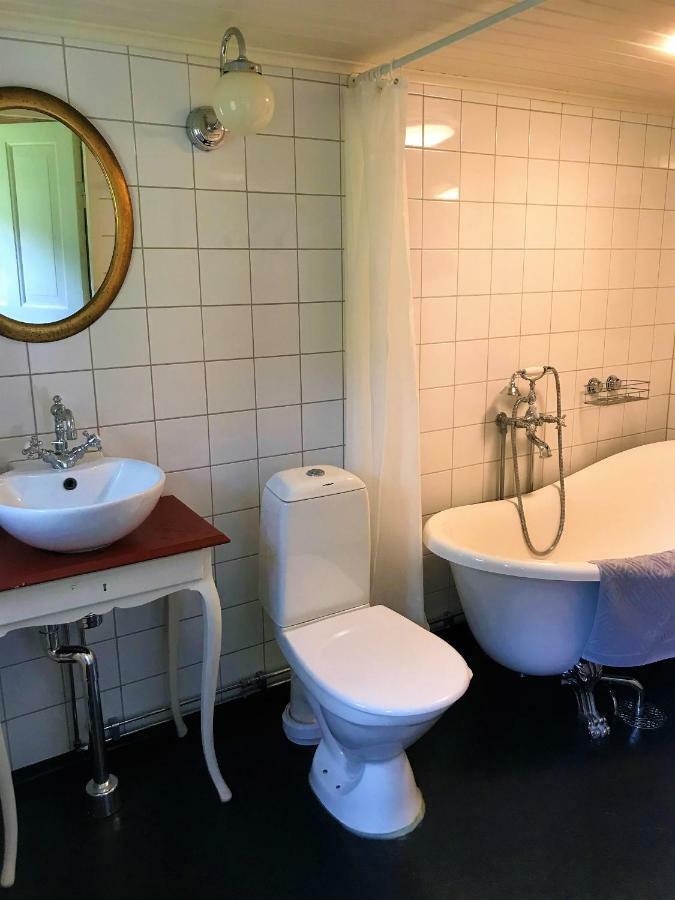 Sjoebacken Gard Bed & Breakfast Lerdala Exterior foto